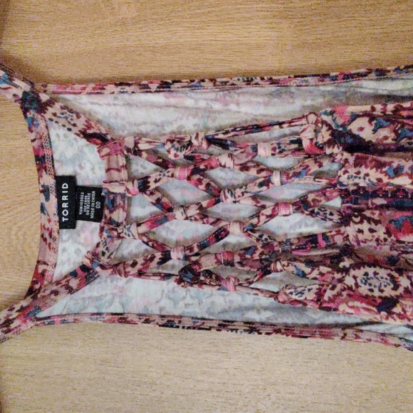 Plus size top - Picture 2 of 3